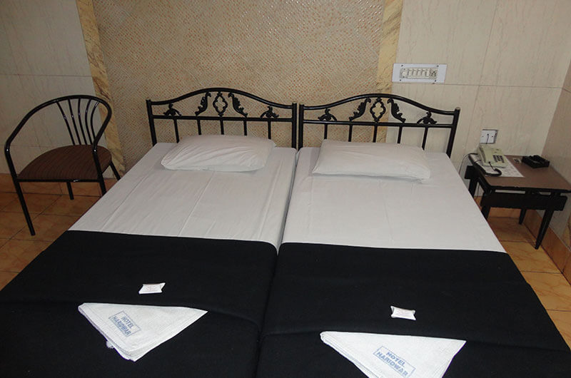 Hotel Haridwar-Deluxe AC Double Coat Room6