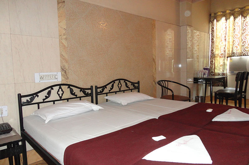 Hotel Haridwar-Deluxe AC Double Coat Room7