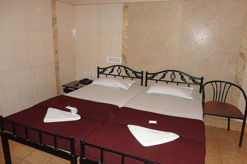 Hotel Haridwar-Deluxe AC Double Coat Room8