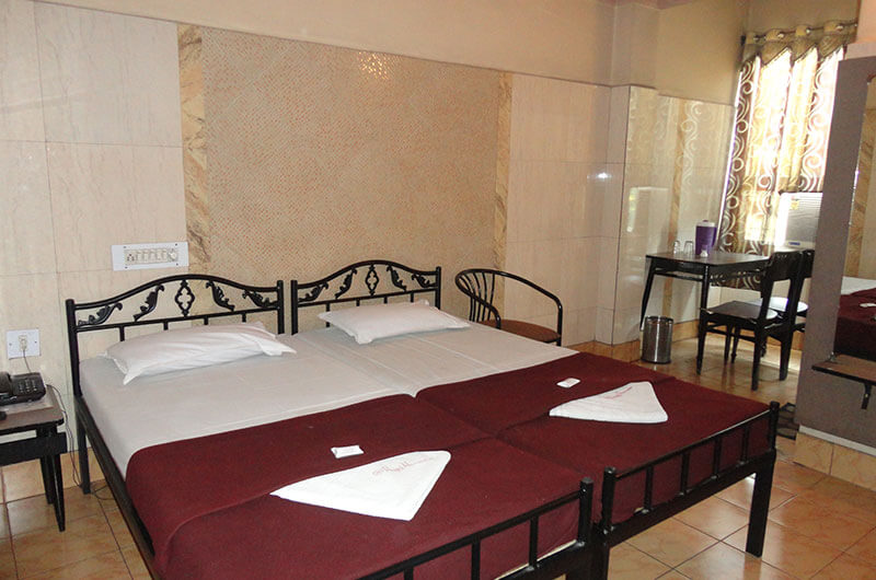 Hotel Haridwar-Deluxe AC Double Coat Room9