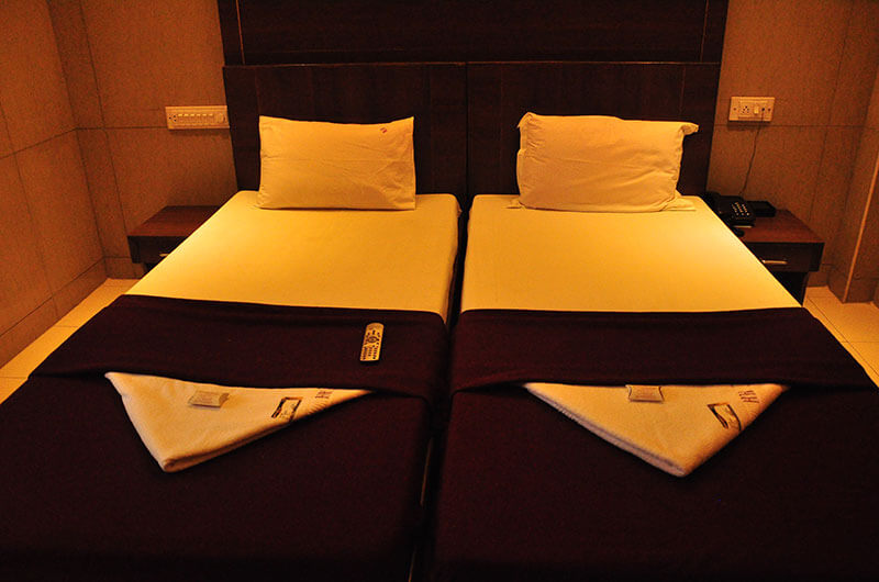 Hotel Haridwar-Deluxe AC Double Coat Room10