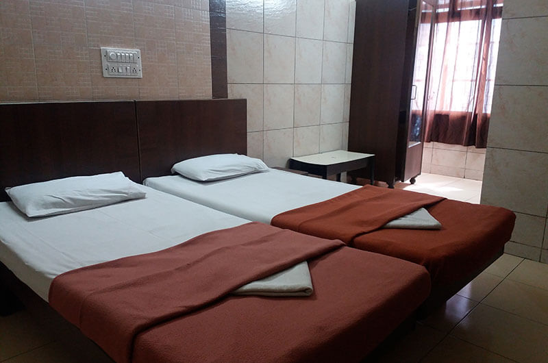 Hotel Haridwar-Deluxe Double Coat Room8
