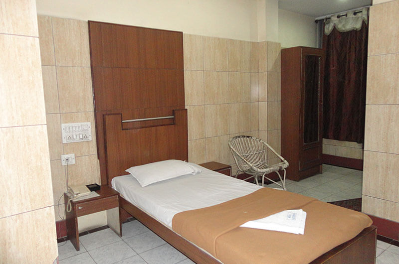 Hotel Haridwar-Deluxe Single Coat Room