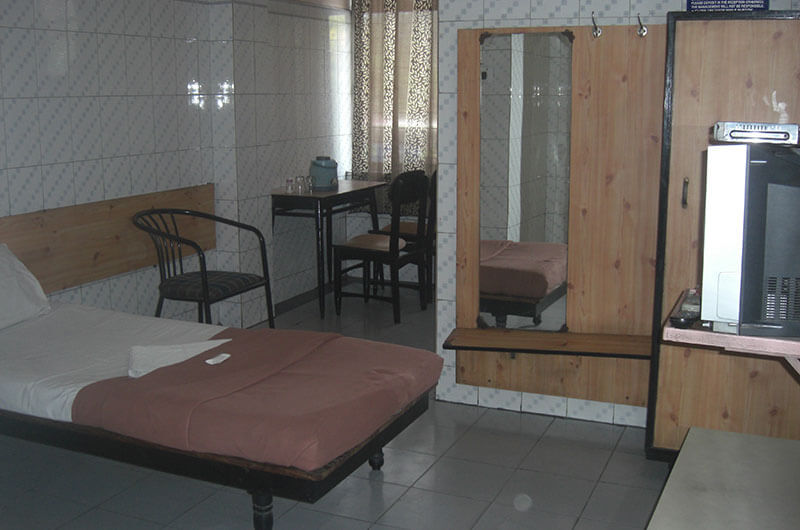 Hotel Haridwar-Deluxe Single Coat Room3