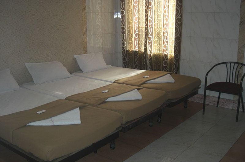 Hotel Haridwar-Deluxe Triple Coat Room3
